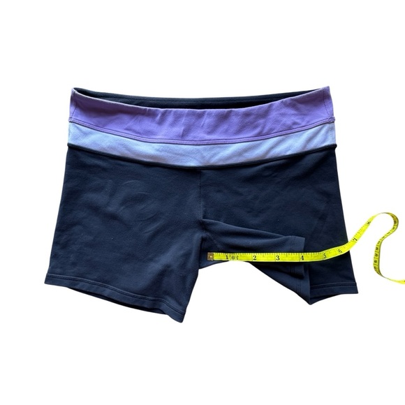 Lululemon Women’s Groove Shorts Reversible
Size 10 - Picture 8 of 10
